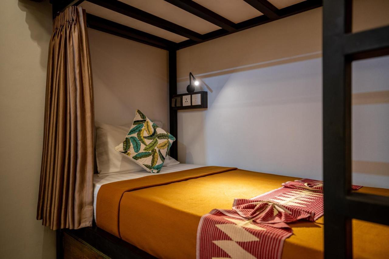 The Moon Hostel Batununggul Extérieur photo